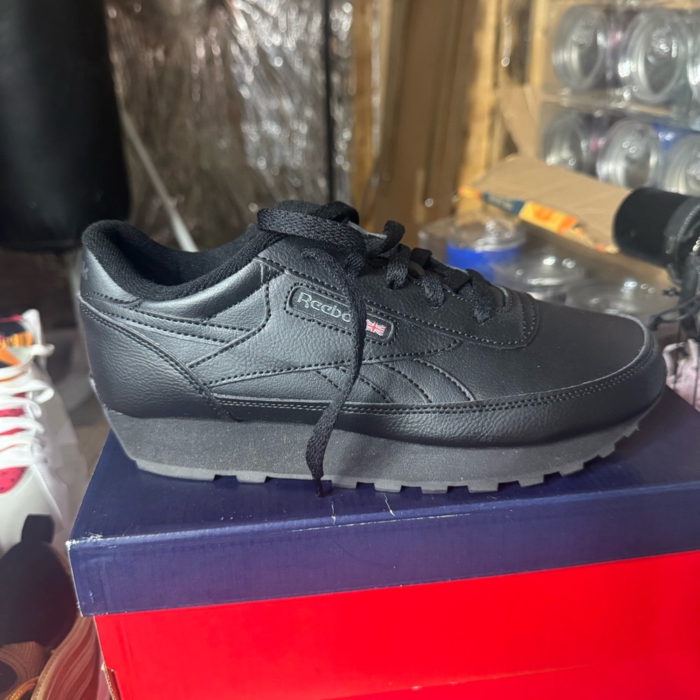 Reebok Women's Classic Renaissance Sneaker Size 8 Wide D Black